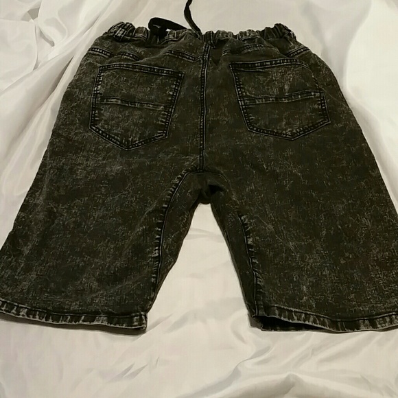 Victorious Los Angeles Elastic Waist Shorts - Picture 4 of 5